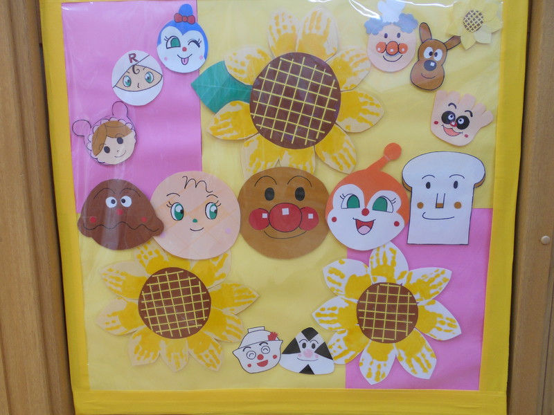  入口ではアンパンマンの仲間たちがお出迎え✨