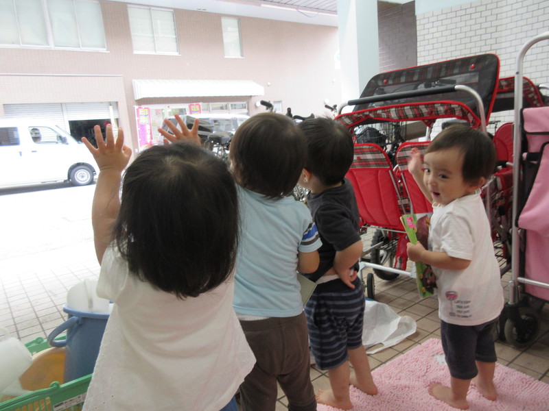  みんなでバイバーイ！🚙