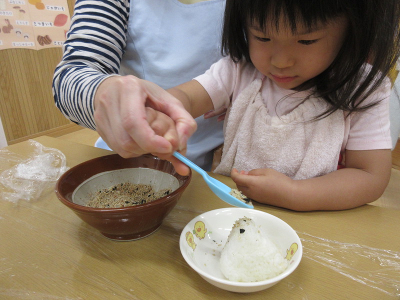  今日は手作りふりかけのおにぎり🍙