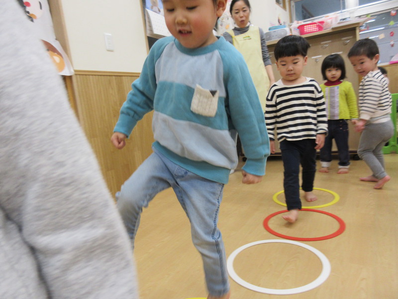  順番も守ってけんけんぱ！できるよ☆