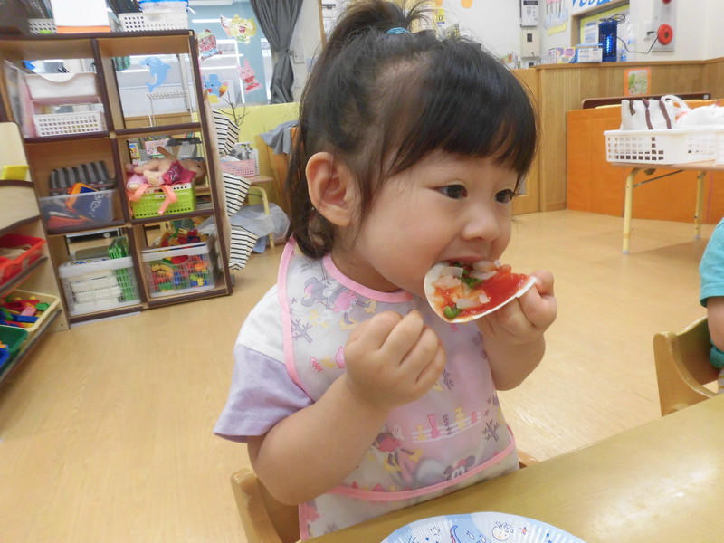  大きなおくちでぱくーっ🍕