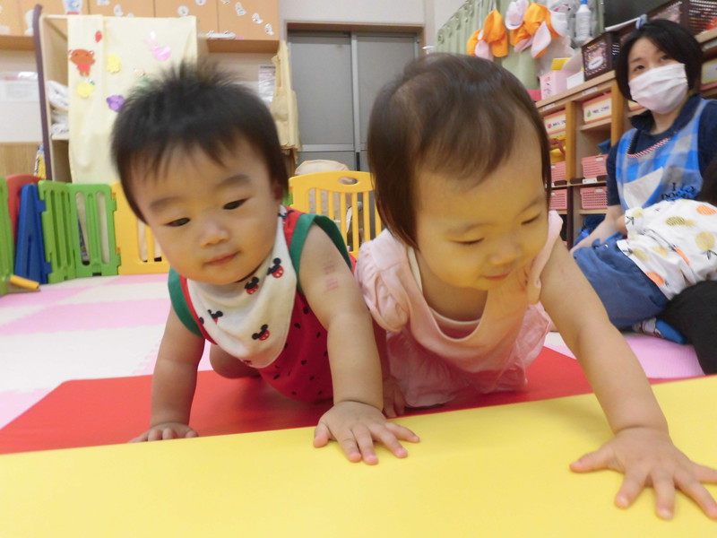  マットあそび👶よいしょ、よいしょ！