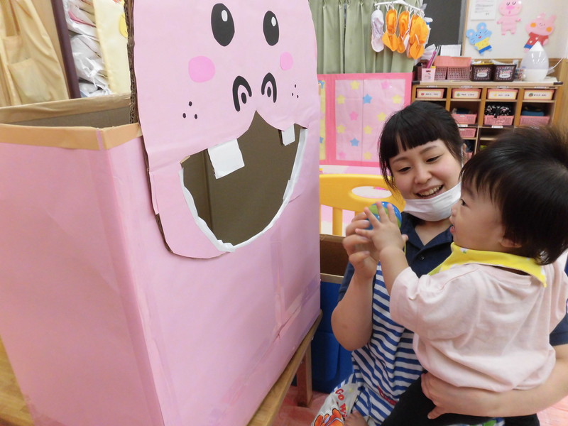  かばさん餌、どうぞ😊