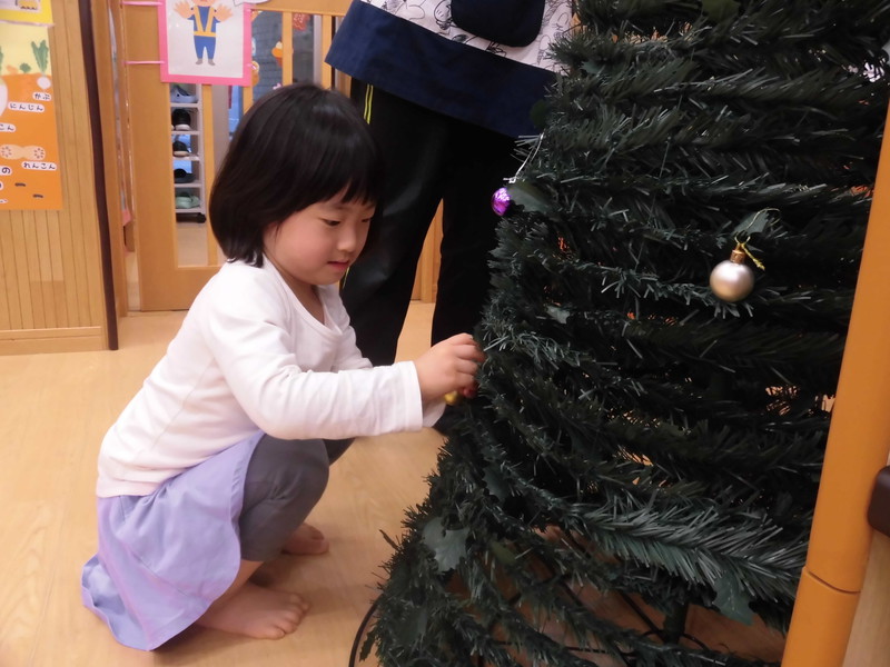  みんなでツリーの飾りつけ🎄