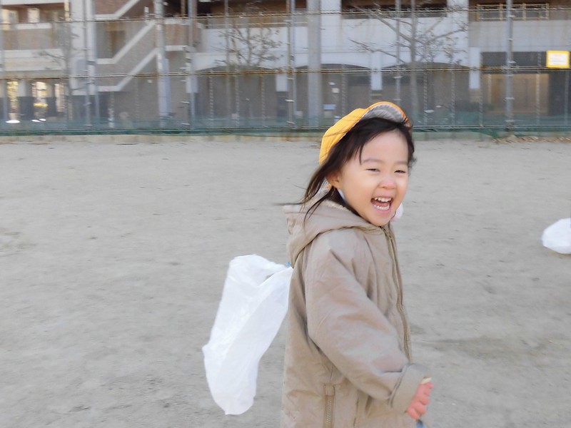  凧を持って…。よ〜い、ドン✨