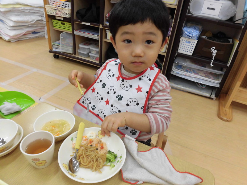  可愛い鬼のご飯をぱくり☆