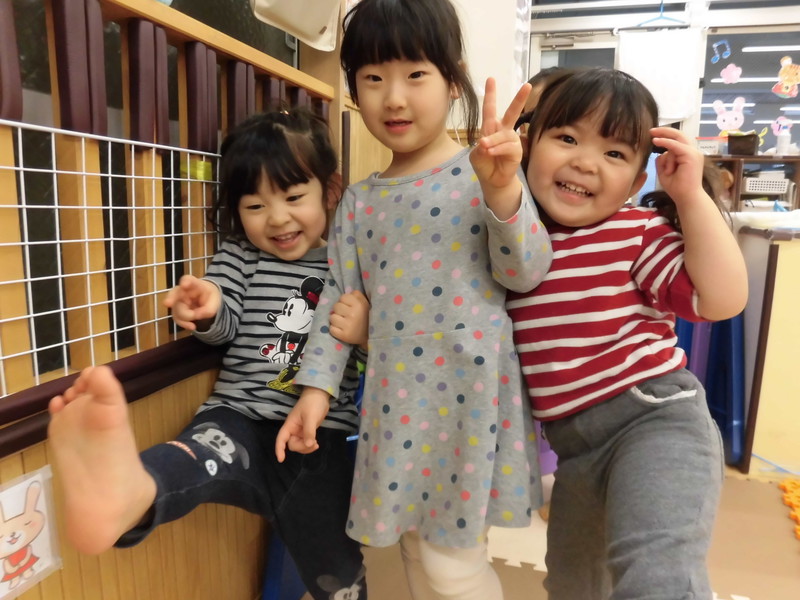  なかよし三姉妹😊