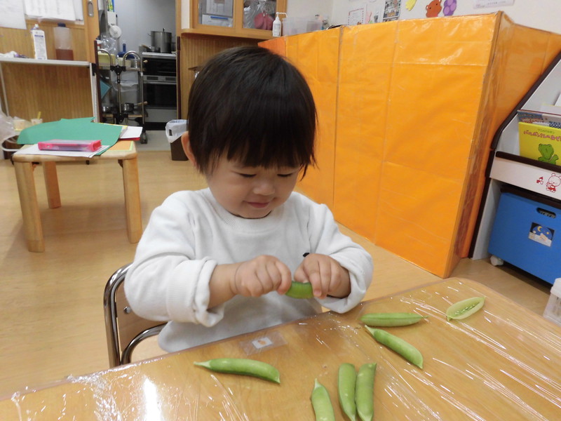  皮むき楽しいな☆