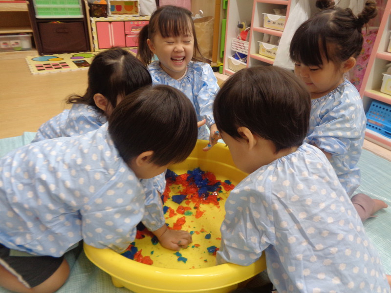  寒天あそび✨感触が気持ち良いね💎