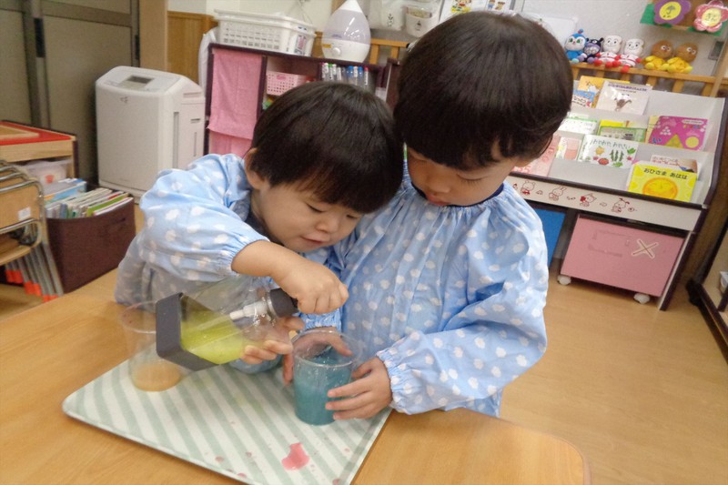  色水あそび楽しいね🎵