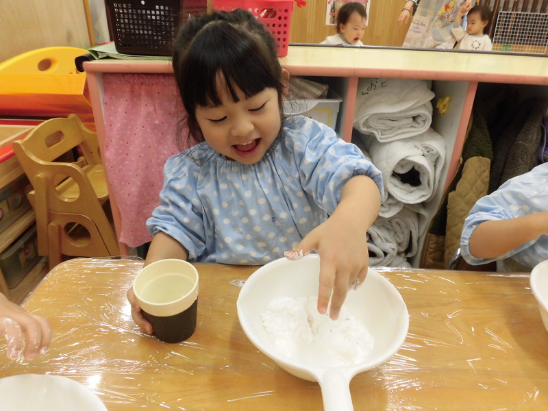  片栗粉粘土きもち良い〜🎵