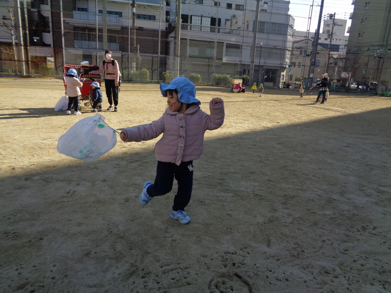 作った凧で遊びました✨