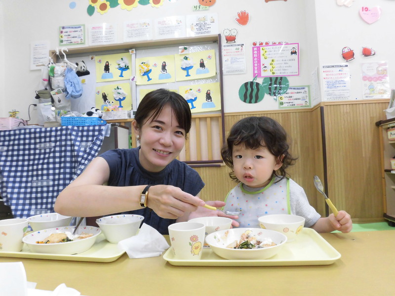 大好きなママと一緒に給食🍚❤