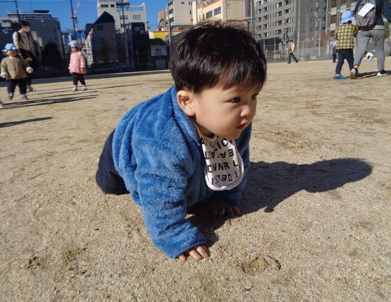 お外でハイハイ🌞